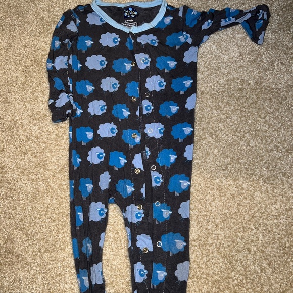 Kickee Pants Other - Kickee pants 12-18 months footies onesie.